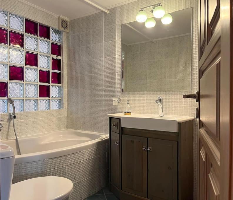 Cute Apartment At The Foot Of Lycabettus Hill Atenas Exterior foto